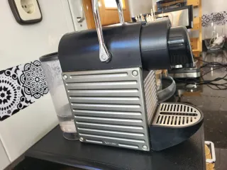 Cafetera Nespresso Pixie Negra