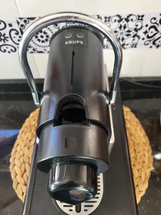 Cafetera Nespresso Pixie Negra