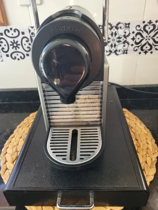 Cafetera Nespresso Pixie Negra