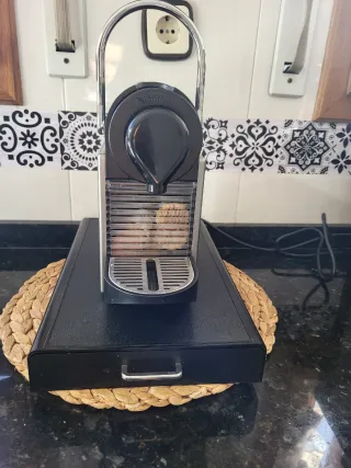Cafetera Nespresso Pixie Negra