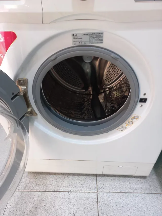 Lavadora Secadora LG Direct Drive 8/4kg RPM.1400
