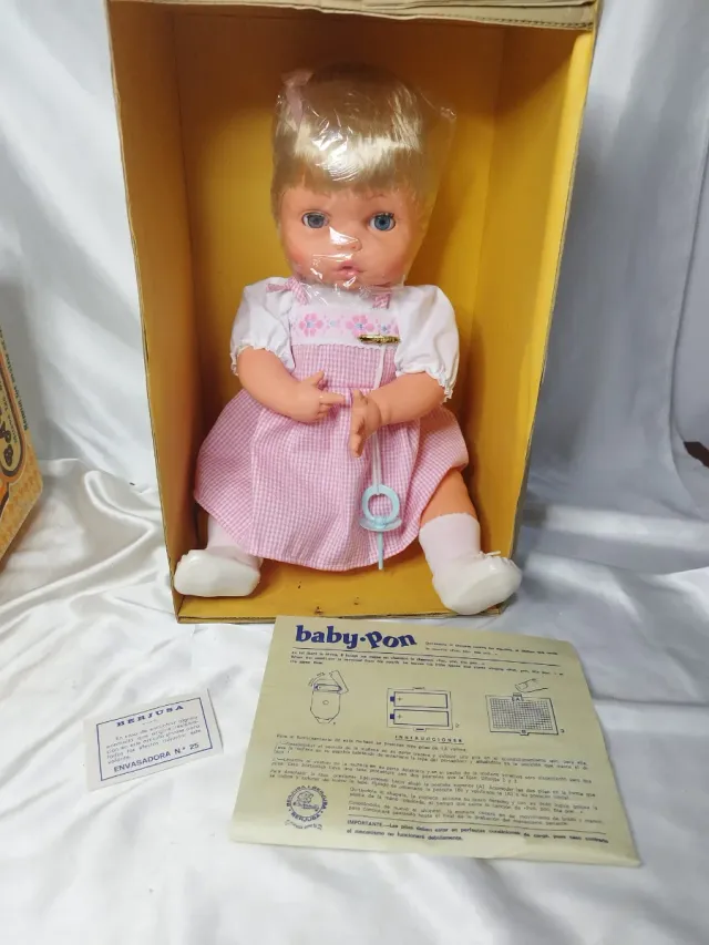 Antigua muñeca Baby Pon
