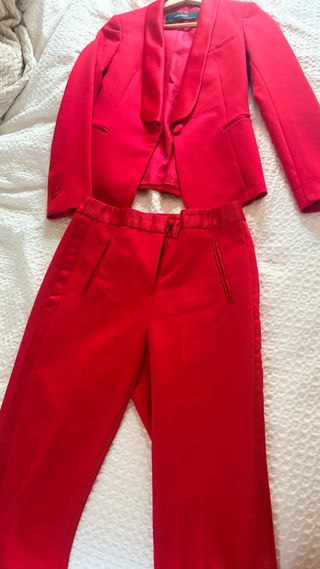 Traje de chaqueta rojo