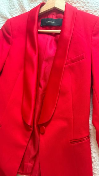 Traje de chaqueta rojo