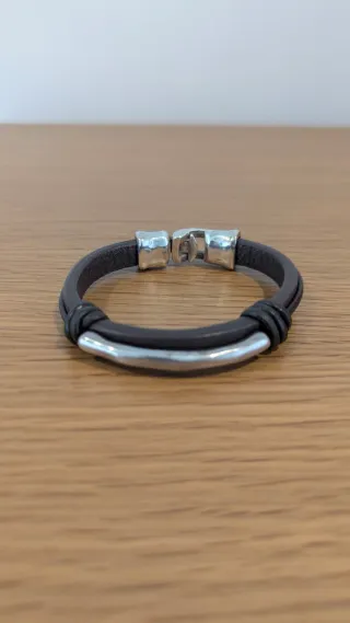 Pulsera Caballero Uno de 50 Cuero y Metal.