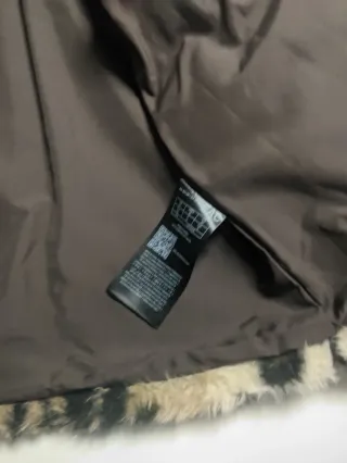 Abrigo Guess pelo estampado leopardo talla M