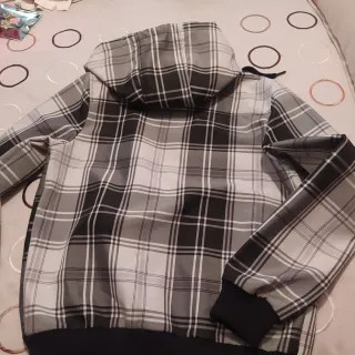 Cazadora cuadros Pull and Bear