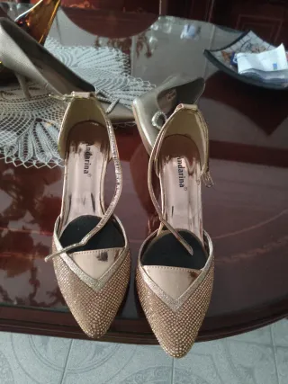 Zapatos de fiesta dorados Andarina