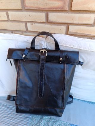 Mochila de piel auténtica hecha a mano