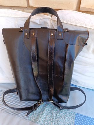 Mochila de piel auténtica hecha a mano