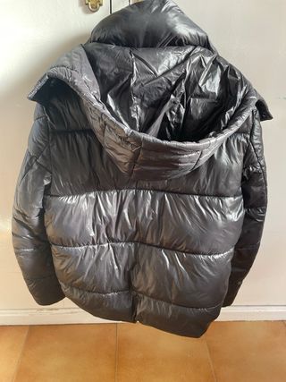 Anorak negro con capucha