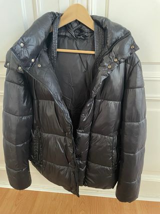 Anorak negro con capucha