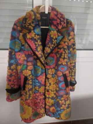 Abrigo Guess pelo estampado floral