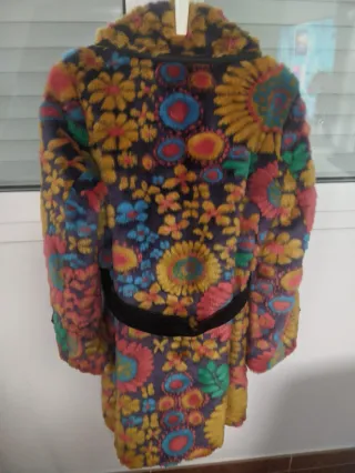 Abrigo Guess pelo estampado floral