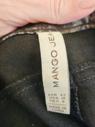 Pantalones Mango efecto piel serpiente