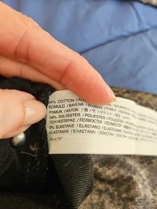 Pantalones Mango efecto piel serpiente