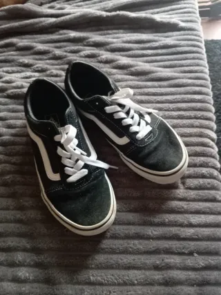 Zapatillas Vans Negras y Blancas