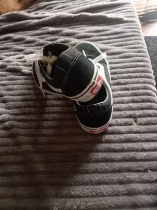 Zapatillas Vans Negras y Blancas