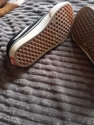 Zapatillas Vans Negras y Blancas