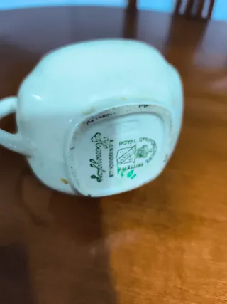 Jarra de porcelana con flores