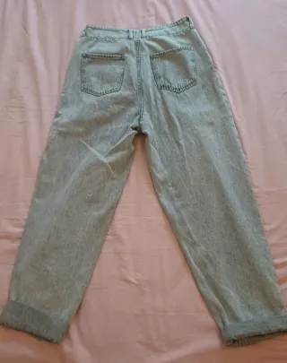 Pantalón vaquero ancho gris claro