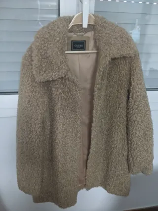 Abrigo pelo Guess beige