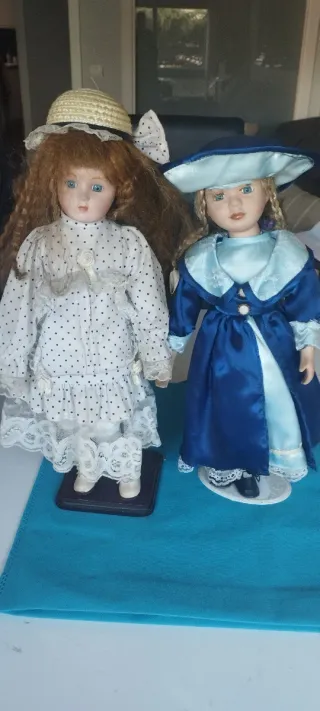 Muñecas de porcelana colección con peana