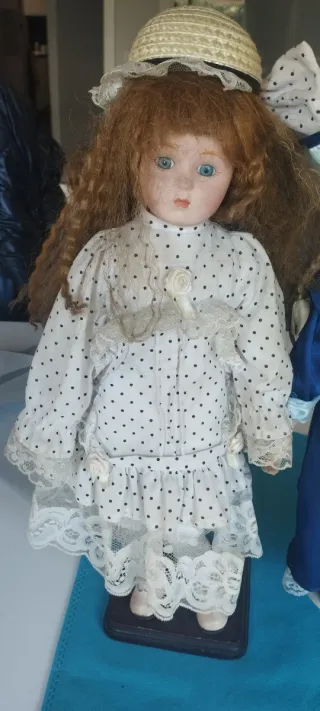 Muñecas de porcelana colección con peana