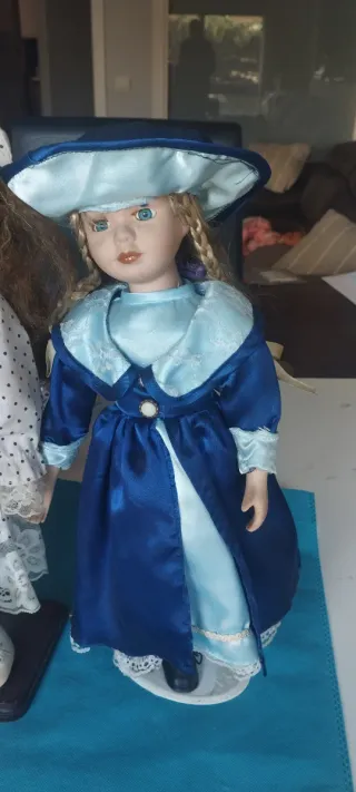 Muñecas de porcelana colección con peana