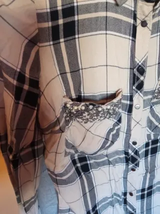 Camisa de cuadros beige y negra