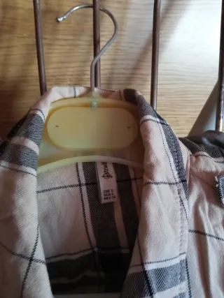 Camisa de cuadros beige y negra