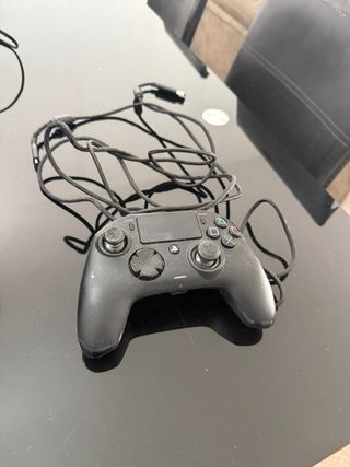 PS4 (Playstation 4) Negra + 4 Mandos