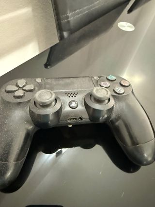 PS4 (Playstation 4) Negra + 4 Mandos