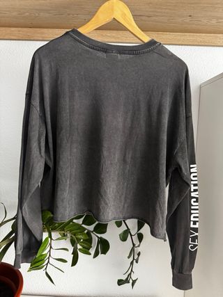 Camiseta Oficial Sex Education x Pull&Bear Maeve