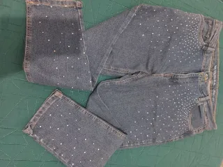 Pantalón de mezclilla con pedrería