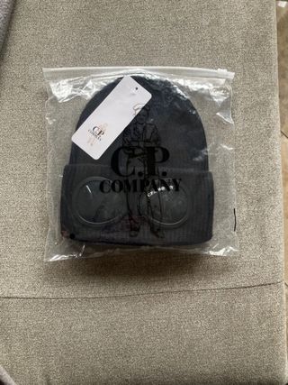 Berretto CP Company nero nuovo