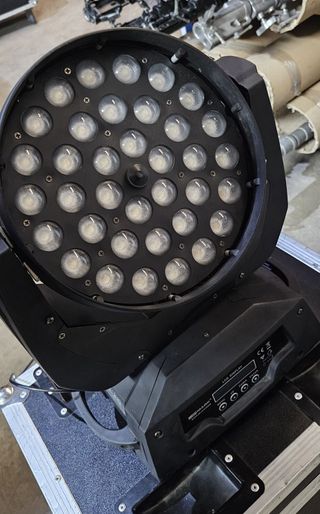 Pareja Cabezas Moviles Mark Sidius LLC 368