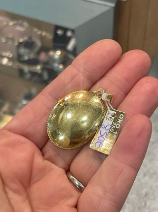 Colgante Camafeo Nacar Gris y Oro 18k