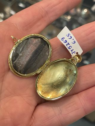 Colgante Camafeo Nacar Gris y Oro 18k