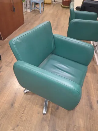 Sillónes de peluquería verde