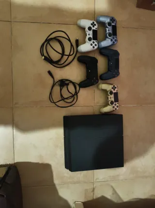 Consola PlayStation 4 Negra + 4 Mandos