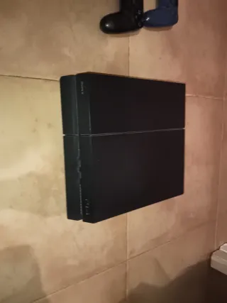 Consola PlayStation 4 Negra + 4 Mandos