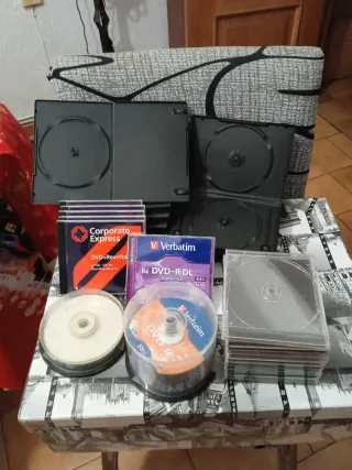 Lote DVD, CD's y fundas/cajas. 76 piezas en total