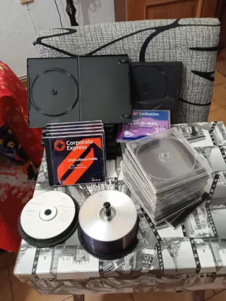 Lote DVD, CD's y fundas/cajas. 76 piezas en total
