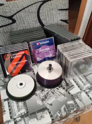 Lote DVD, CD's y fundas/cajas. 76 piezas en total