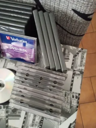 Lote DVD, CD's y fundas/cajas. 76 piezas en total