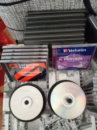 Lote DVD, CD's y fundas/cajas. 76 piezas en total