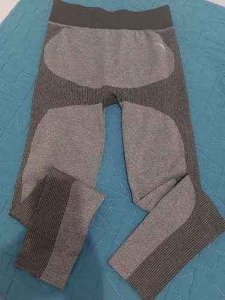 Leggings grises con diseño