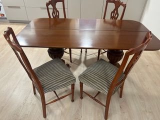 Mesa comedor plegable con sus 4 sillas