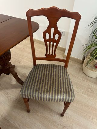 Mesa comedor plegable con sus 4 sillas